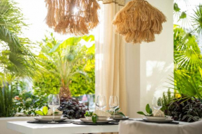 Salt Beach & Garden Apartment